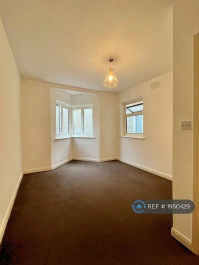1 Bedroom Flat To Rent In Chessington Mansions, London, E11