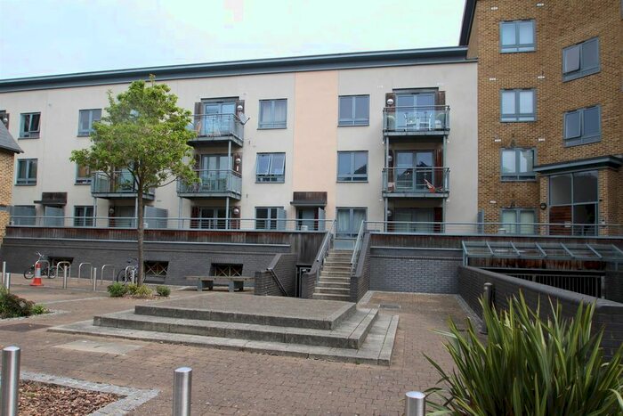 3 Bedroom Flat To Rent In Lightship Way, Colchester, CO2