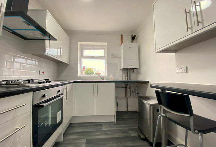 2 Bedroom Apartment To Rent In Dudley Road, Brierley Hill, West Midlands, DY5