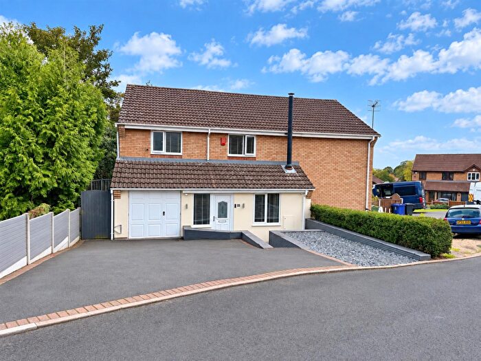 3 Bedroom Semi-Detached House For Sale In Keats Close, Stourbridge, DY8