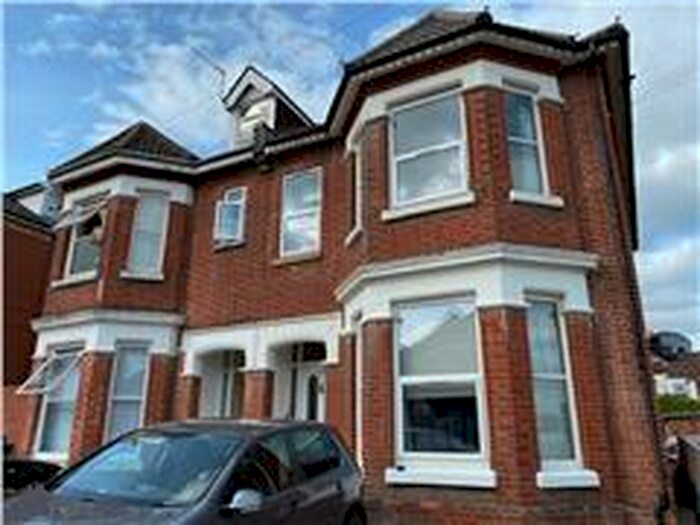 7 Bedroom House To Rent In Alma Road, SO14