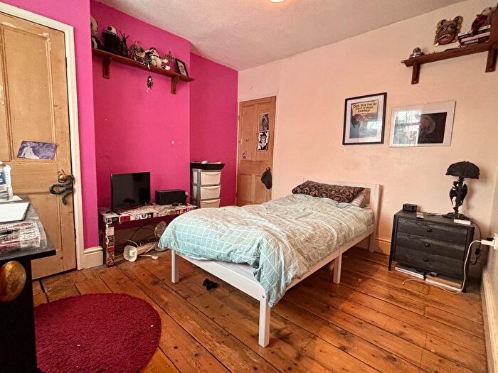 2 Bedroom House For Sale In Wiltshire Place, Kingswood, Bristol, BS15