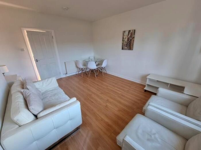 2 Bedroom Flat To Rent In School Avenue, Aberdeen, AB24