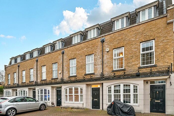 3 Bedroom Town House To Rent In St Martins Lane Beckenham, BR3