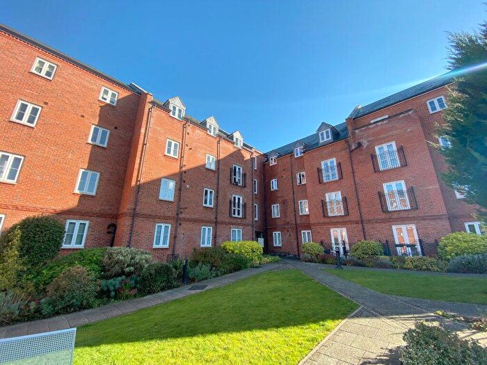 2 Bedroom Flat To Rent In Britannia Road, Banbury, Oxon, OX16