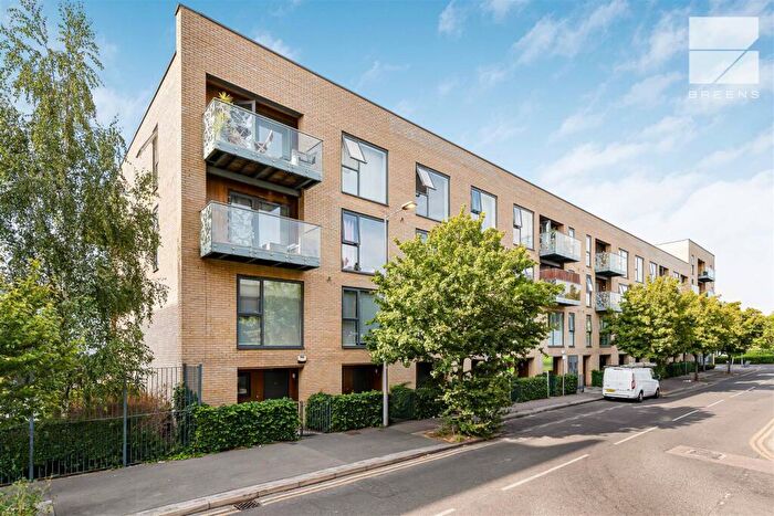 2 Bedroom Flat For Sale In Hickman Avenue, London, E4