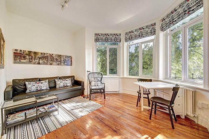 2 Bedroom Apartment To Rent In Fitzjohns Avenue, Hampstead, NW3