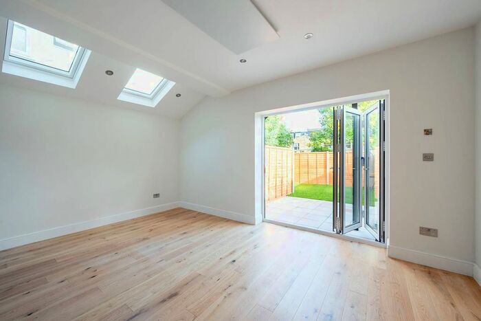 1 Bedroom Flat To Rent In Merton Road, South Wimbledon, London, SW19