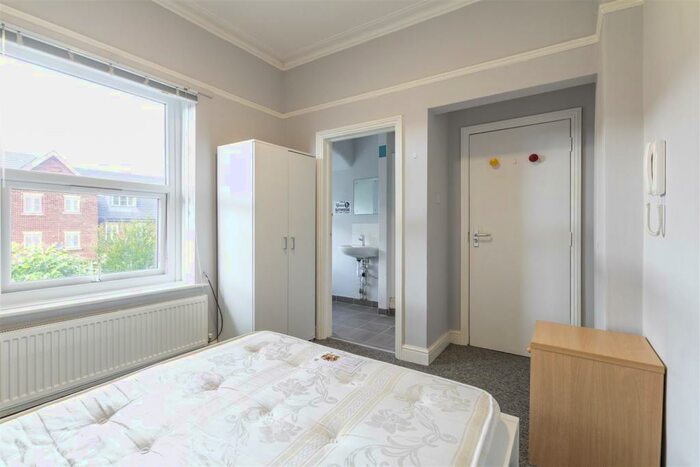 Studio To Rent In Willesden, NW10