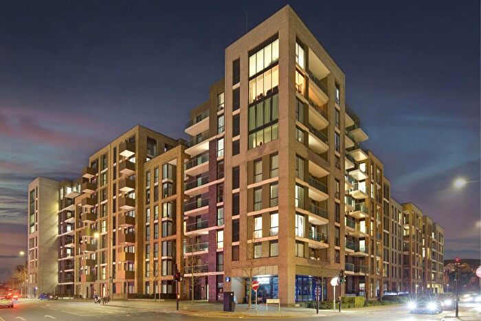 2 Bedroom Apartment For Sale In Queenshurst Square, Kingston Upon Thames, KT2