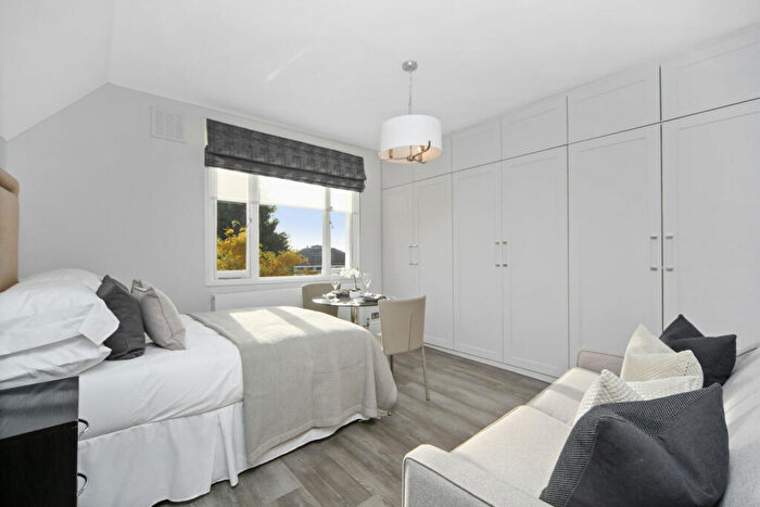 Flat To Rent In Netherhall Gardens, Hampstead, NW3