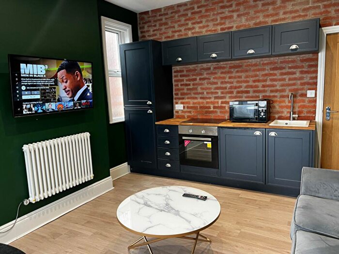 1 Bedroom Flat To Rent In Flat - Luxury Bed Student Apartment, NG7