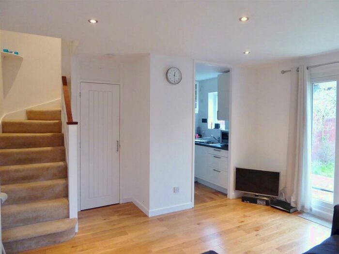 1 Bedroom Semi-Detached House To Rent In Firs Close, Mitcham Eastfields, CR4