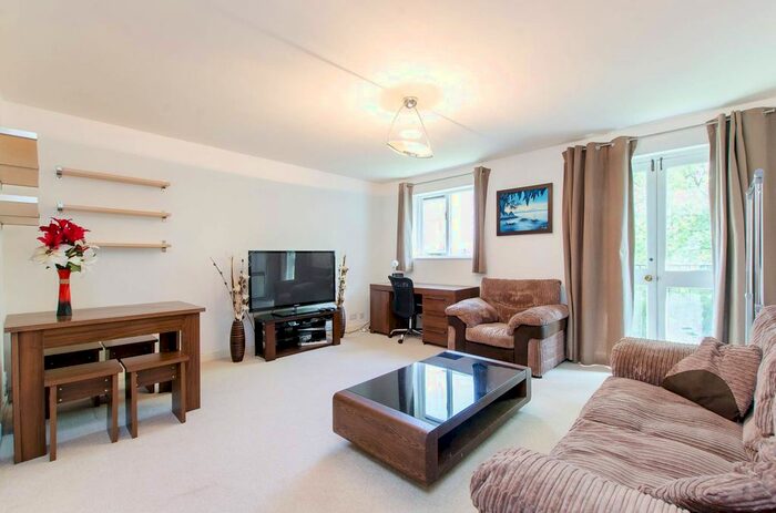 1 Bedroom Flat To Rent In Pages Walk, Bermondsey, London, SE1