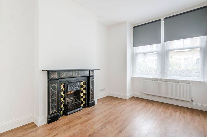 2 Bedroom Flat To Rent In Avarn Road, Tooting, London, SW17