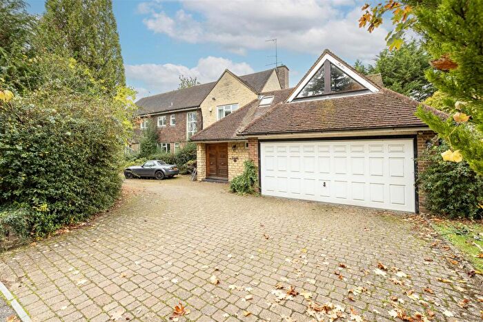5 Bedroom Detached House For Sale In Oakfield Road, Harpenden, AL5