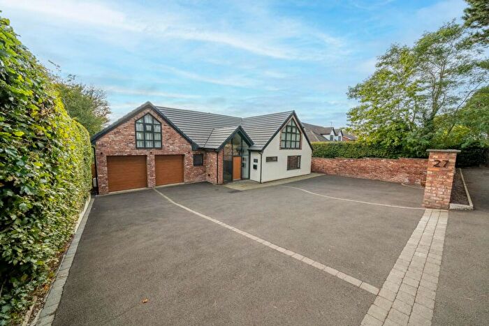 4 Bedroom Detached House For Sale In Pipers Lane, Heswall, CH60