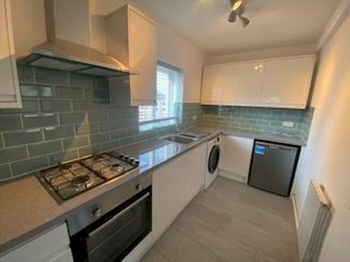 1 Bedroom Flat To Rent In Phillimore Place, Radlett, WD7