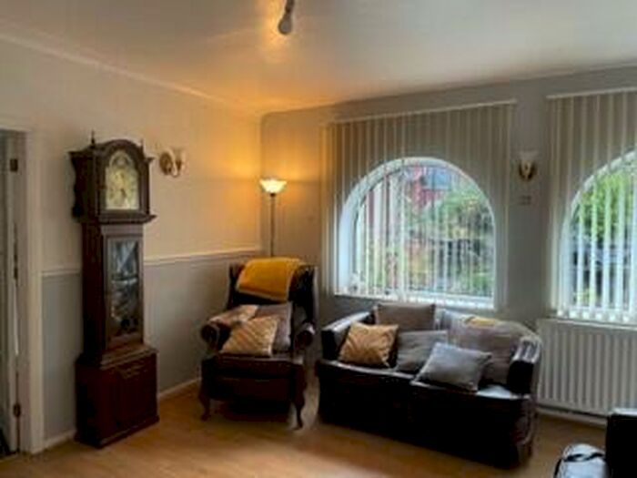 2 Bedroom Detached House To Rent In Leedham Avenue, Tamworth, Staffordshire, B77