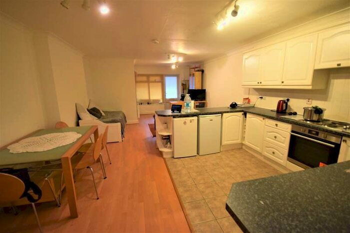 1 Bedroom Flat To Rent In Castle Walk, Lower Street, Stansted Mountfitchet, CM24