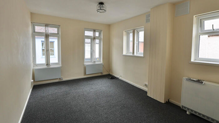 2 Bedroom Flat To Rent In High Street, Great Missenden, HP16