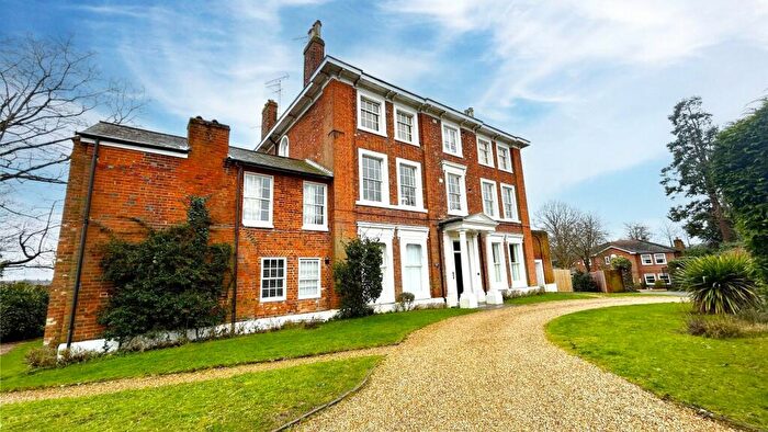 2 Bedroom Apartment To Rent In Kenilworth Avenue, Bracknell, Berkshire, RG12