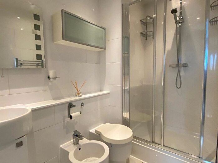 2 Bedroom Flat To Rent In Baltic Wharf, Clifton Marine Parade, Gravesend, Kent, DA11