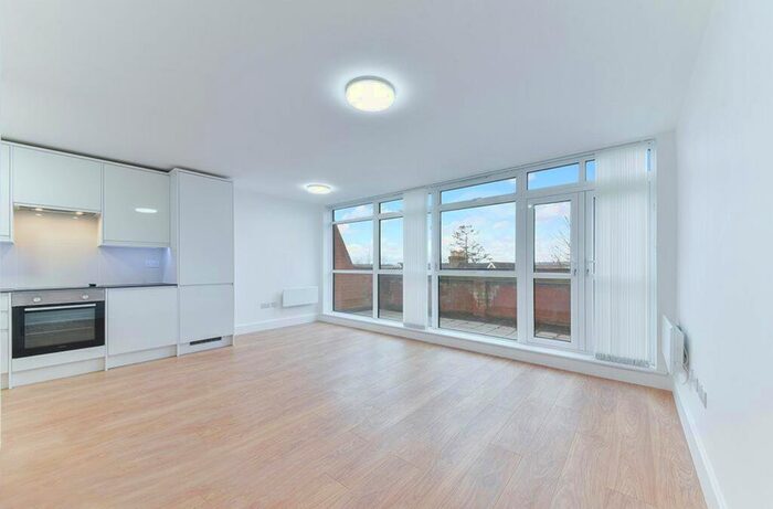 2 Bedroom Flat To Rent In Holden Avenue, London, N12