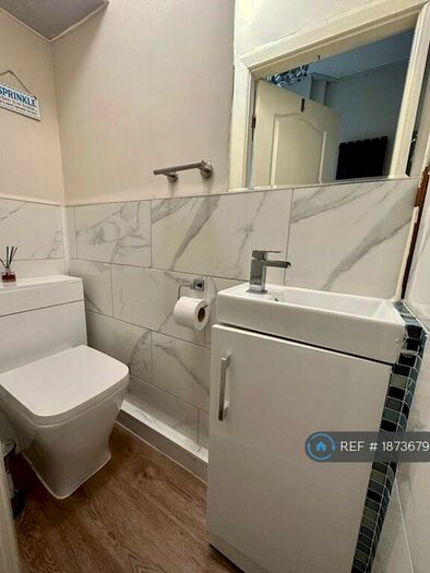 4 Bedroom Semi-Detached House To Rent In Highwood Avenue, Leeds, LS17
