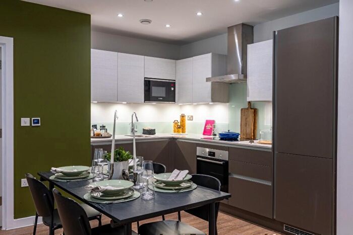 2 Bedroom Flat To Rent In Flat, Vanguard Way London, E17