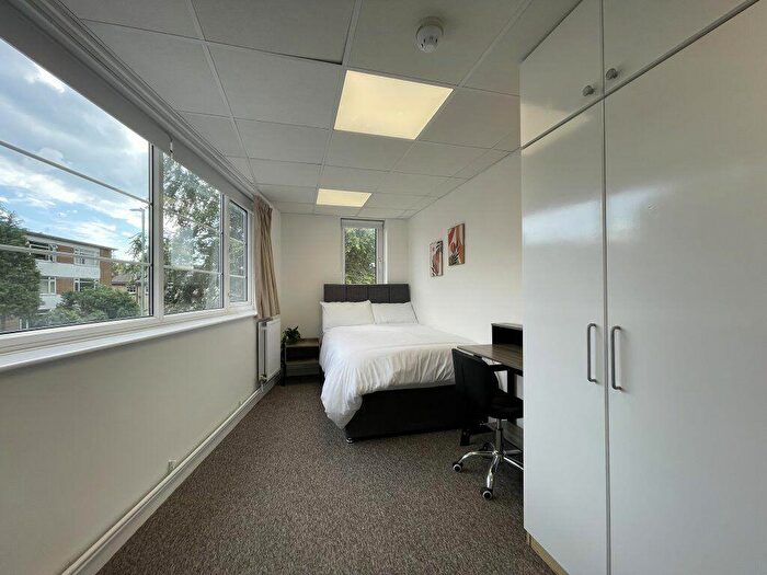 Flat To Rent In Wilbury Villas -, S60