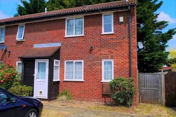 1 Bedroom Semi-Detached House To Rent In Carrisbrook Court, Slough, SL1