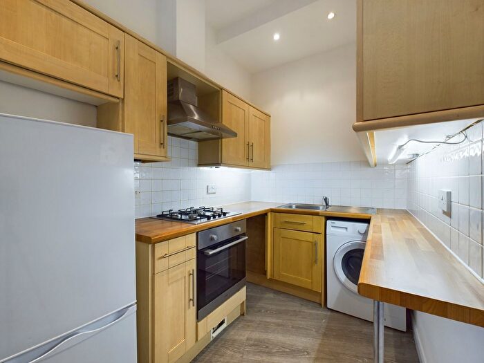 2 Bedroom Flat To Rent In Caxton Road, London, SW19