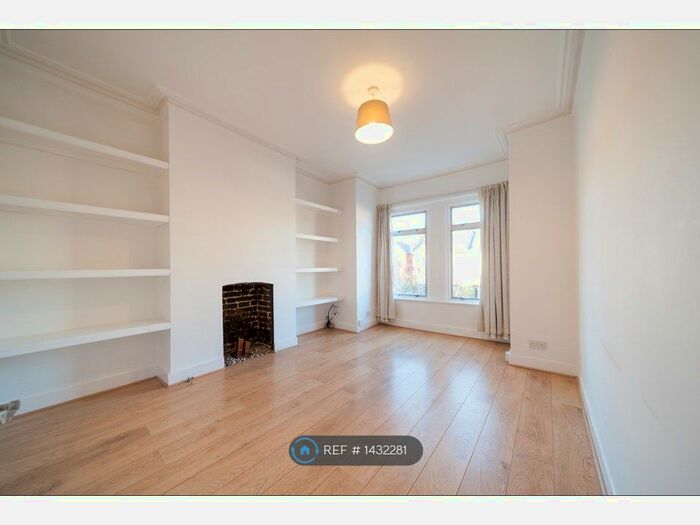 2 Bedroom Flat To Rent In Anerley, London, SE20