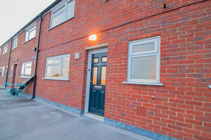 3 Bedroom Maisonette To Rent In Fairlands Avenue, Fairlands, Guildford GU3