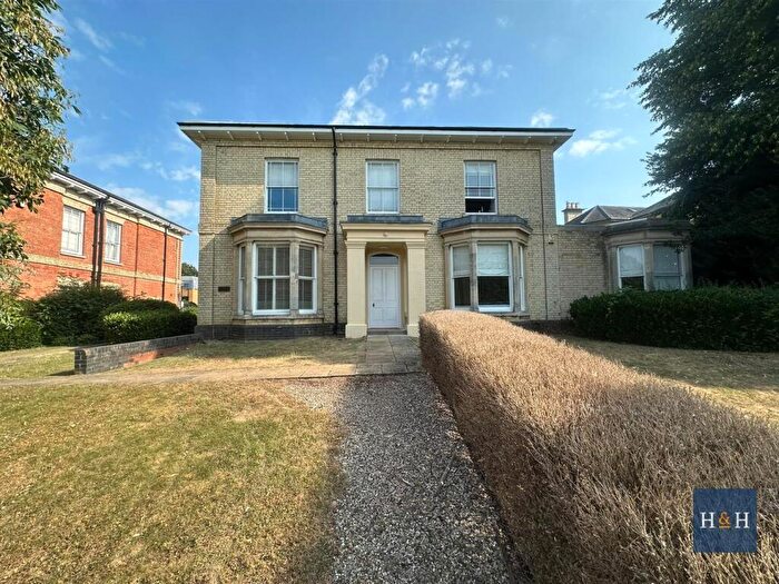 3 Bedroom Apartment To Rent In Winton Villa, Cliftonville -, NN1