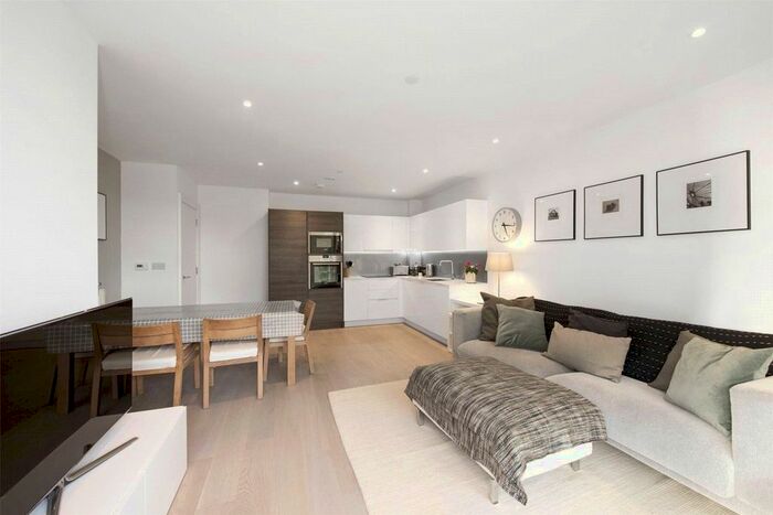 2 Bedroom Flat To Rent In River Gardens Walk, London, SE10