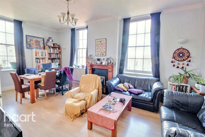 2 Bedroom Flat For Sale In Barkleys Hill, Bristol, BS16