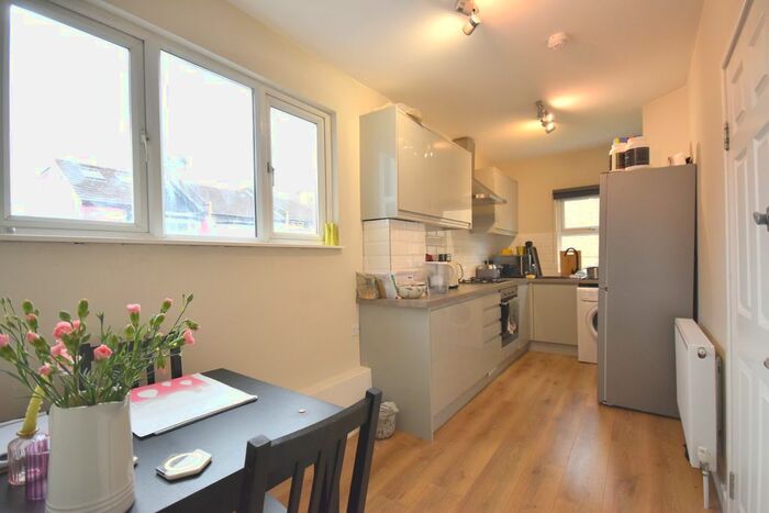 2 Bedroom Flat To Rent In Mitcham Road, Tooting, SW17
