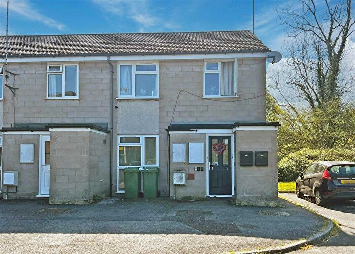 2 Bedroom Flat For Sale In Chawton Park Road, Alton, GU34