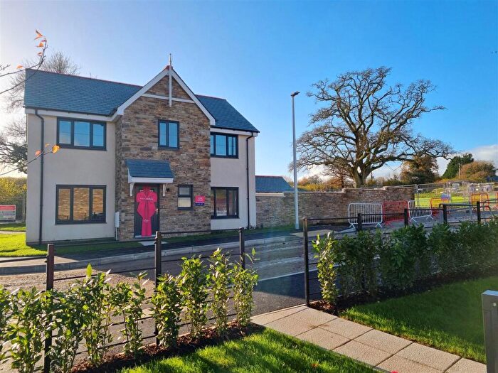 4 Bedroom Detached House For Sale In Fore Street, Lifton, PL16