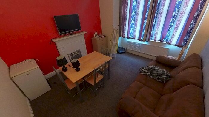 6 Bedroom Property To Rent In Belgrave Avenue, Manchester, M14