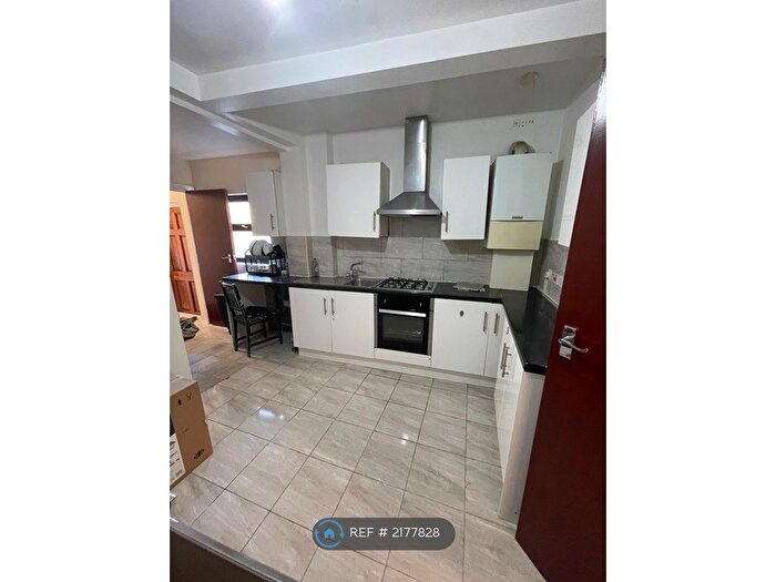 4 Bedroom Flat To Rent In Denmark Street, London, E13