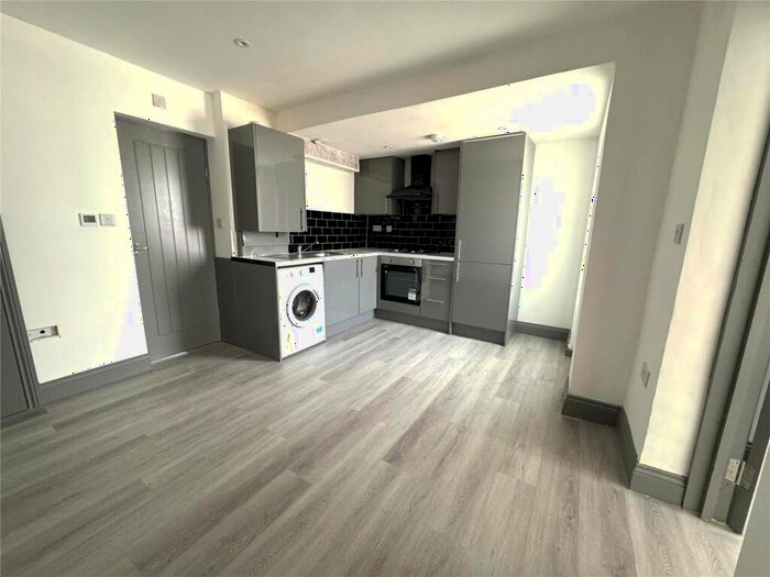 1 Bedroom Apartment To Rent In Newhall Street, Swindon, SN1