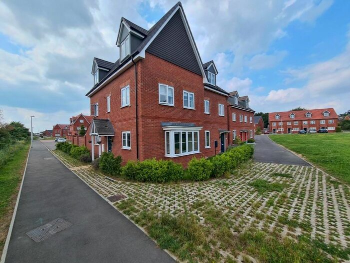 4 Bedroom Semi-Detached House To Rent In Parker Close, Shinfield, Reading, Berkshire, RG2