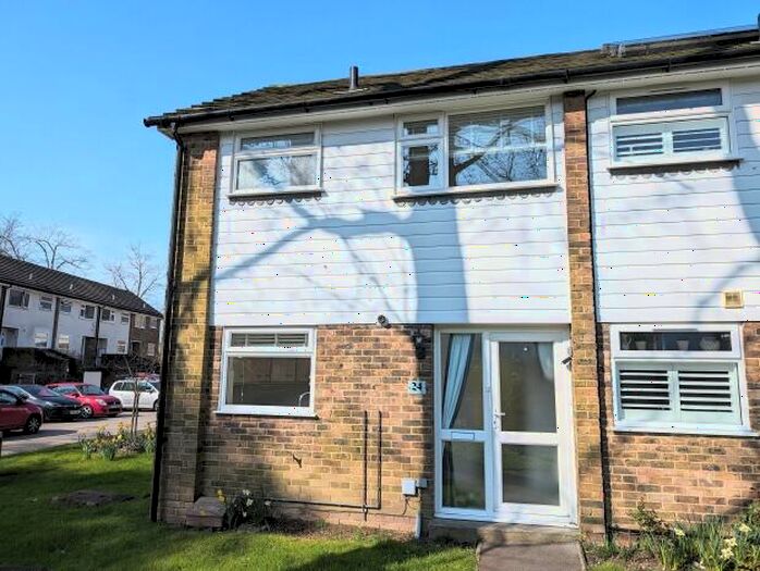 2 Bedroom House To Rent In Chestnut Gardens, Horsham, RH12