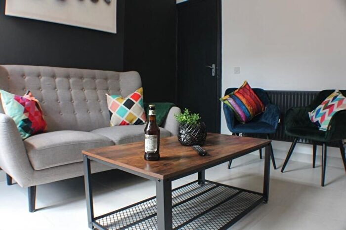 3 Bedroom Semi-Detached House To Rent In Mostyn Road, Birmingham, B16