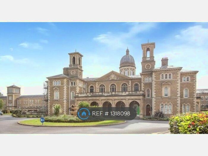 2 Bedroom Flat To Rent In Royal Drive, London N11