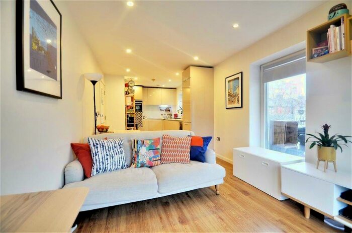 1 Bedroom Apartment To Rent In Loxford Gardens, Highbury, N5