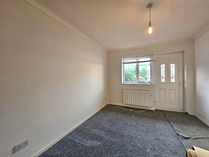 2 Bedroom Bungalow To Rent In Kings Drive, Brixham, TQ5